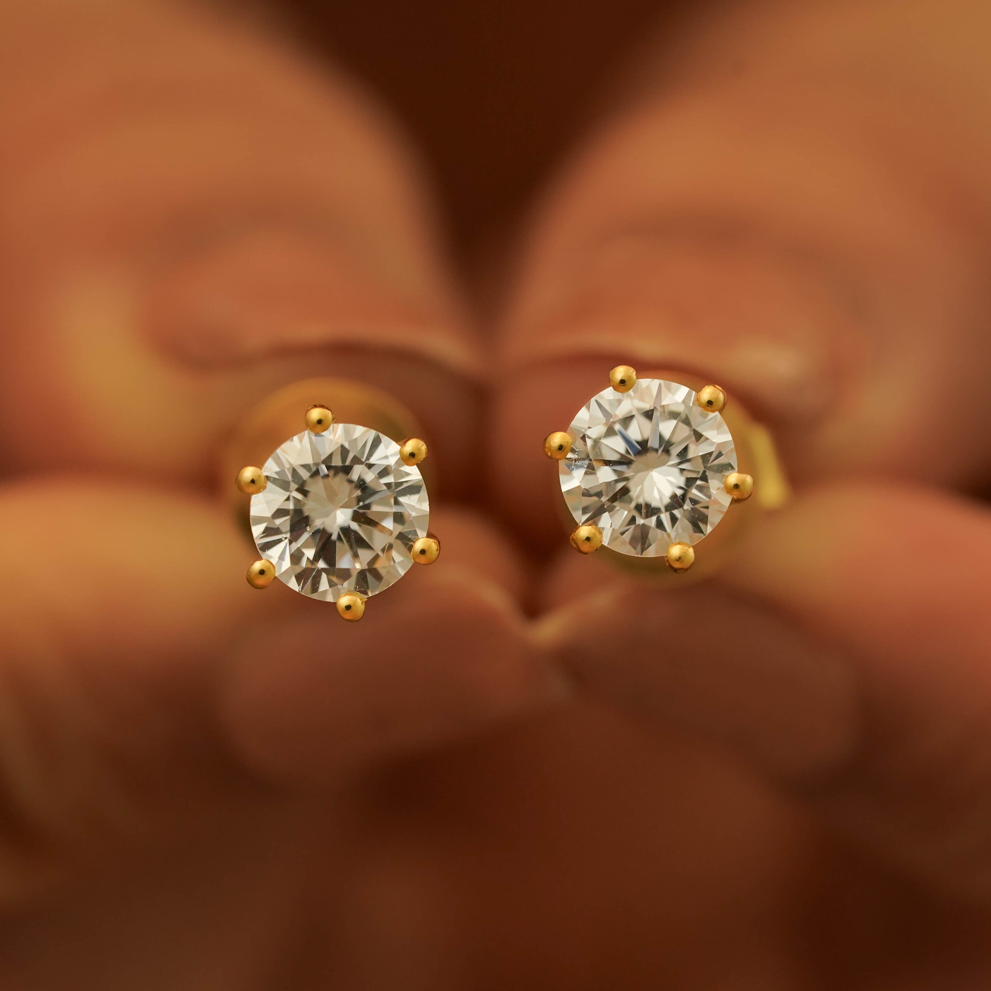 18k Classic Solitaire Earrings